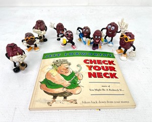 lot 476 image: California Raisins Raisinettes Toys