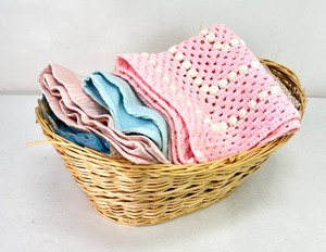 lot 498 image: Vintage Blankets & Basket