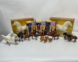 lot 394 image: Horse Collection