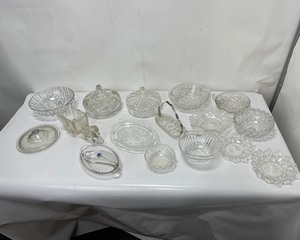 lot 396 image: Clear Glassware