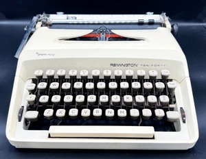 lot 258 image: Remington 1040 Typewriter