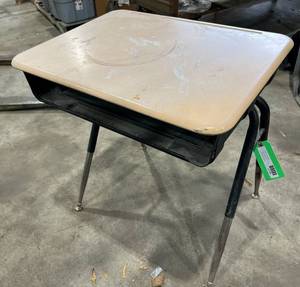lot 280 image: Desk