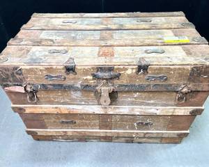 lot 300 image: Antique Trunk