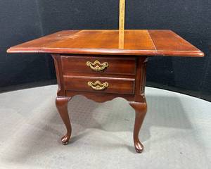 lot 298 image: Thomasville 22 Tall, Table With Drop Leafs