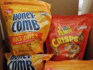 lot 258 image: 8 x 6 oz Bags 4 each Honey Comb and Fruity Pebbles best date 0823