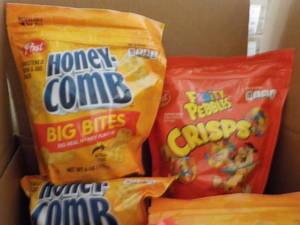 lot 259 image: 8 x 6 oz Bags 4 each Honey Comb and Fruity Pebbles best date 0823