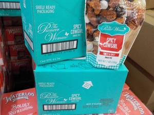lot 285 image: 8 x 7 oz Bags The Pioneer Woman Spicy Cowgirl Snack Mix Best By 09012023