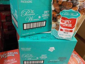 lot 286 image: 8 x 7 oz Bags The Pioneer Woman Spicy Cowgirl Snack Mix Best By 09012023