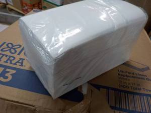 lot 1 image: Dixie Ultra 800 total 13 x 17 Fold Lien Replacement Guest Towels - White