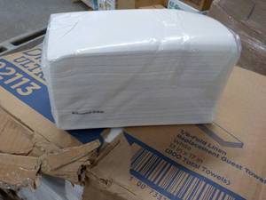 lot 2 image: Dixie Ultra 800 total 13 x 17 Fold Lien Replacement Guest Towels - White
