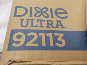 lot 3 image: Dixie Ultra 800 total 13 x 17 Fold Lien Replacement Guest Towels - White
