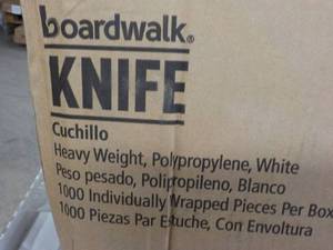lot 26 image: Boardwalk Individually Wrapped Plastic Knives
