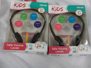 lot 31 image: 2 Maxwell Action Kids Headphones with Mic