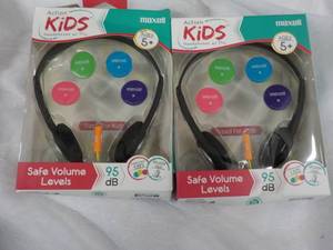 lot 32 image: 2 Maxwell Action Kids Headphones with Mic