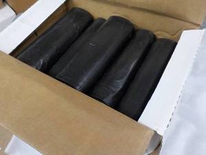 lot 45 image: Boardwalk 100 Can Liners 38 x 58- ...