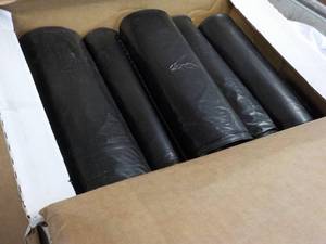 lot 49 image: Boardwalk 100 Can Liners 38 x 58- ...