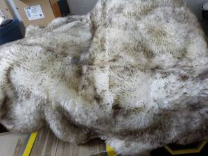 lot 58 image: 100% Sheepskin Rug 71 x 44