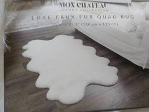 lot 60 image: Mon Chateau White Lux Fur Quad Rug 70 x 44