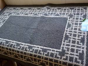 lot 62 image: Mohawk New Generation Accent Rug 30 x 45- machine washable