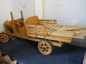 lot 80 image: Wood Truck Dcor 51 x 18 x 12