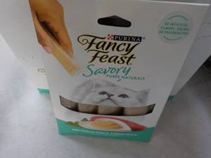 lot 108 image: 30 ct Purina Fancy Feast Savory Cat Treats Natural Tuna in a Demi Glaze best date 082023 Retail $90 total