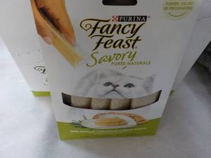 lot 110 image: 30 ct Purina Fancy Feast Savory Cat Treats Natural Chicken in a Demi Glaze best date 082023 Retail $90 total
