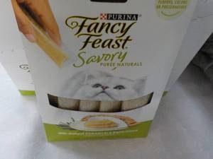 lot 111 image: 30 ct Purina Fancy Feast Savory Cat Treats Natural Chicken in a Demi Glaze best date 082023 Retail $90 total
