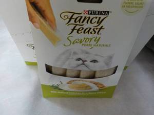 lot 114 image: 30 ct Purina Fancy Feast Savory Cat Treats Natural Chicken in a Demi Glaze best date 082023 Retail $90 total