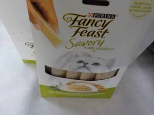 lot 115 image: 30 ct Purina Fancy Feast Savory Cat Treats Natural Chicken in a Demi Glaze best date 082023 Retail $90 total