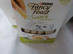 lot 116 image: 30 ct Purina Fancy Feast Savory Cat Treats Natural Chicken in a Demi Glaze best date 082023 Retail $90 total