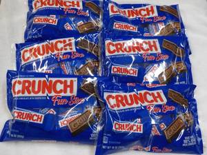 lot 424 image: 6 - 10 oz Bags Crunch Fun Size Bars...