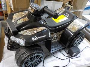 lot 438 image: Real Tree Ride On Toy - untested...