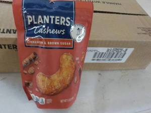 lot 478 image: 12 x 5 oz Bags Planters Cashews Cinnamon and Brown Sugar best date 092023