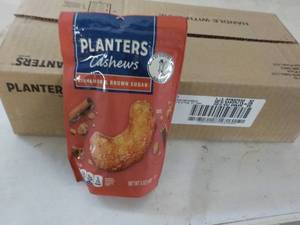 lot 479 image: 12 x 5 oz Bags Planters Cashews Cinnamon and Brown Sugar best date 092023