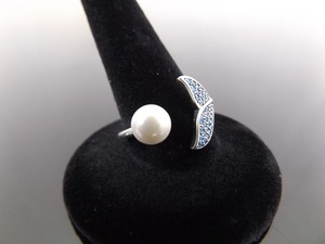 lot 29 image: NEW .925 Sterling Silver Whale Tail Crystal Faux Pearl Ring Size 7