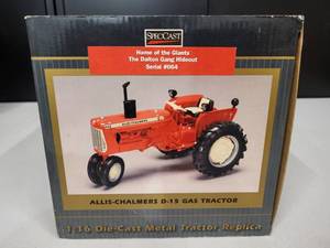 lot 12 image: Allis-Chalmers D-15 Gass Narrow Front Tractor 116