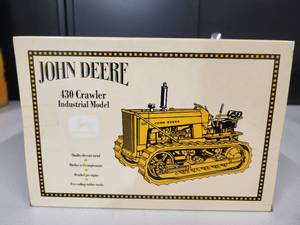 lot 17 image: John Deere 430 Crawler industrial model 116