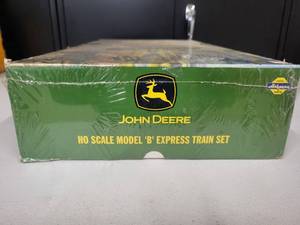 lot 19 image: John Dere Model B Express HO Scale Train SetHO Scale 187th