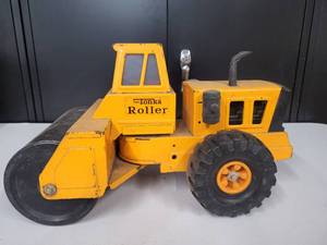 lot 28 image: Tonka RollerPacker