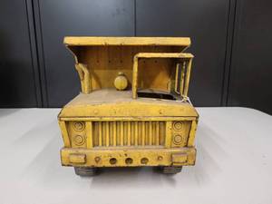 lot 30 image: Tonka Dump Truck