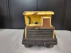 lot 31 image: Tonka Dump Truck