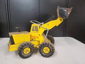 lot 32 image: Tonka Pay Loader
