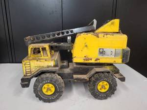 lot 38 image: Tonka Dirt Mover  Missing parts