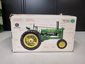 lot 47 image: John Deere The Unstyled Model B Tractor  116 Scale