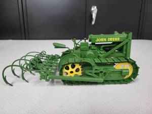 lot 57 image: John Deere Crawler with Ripper