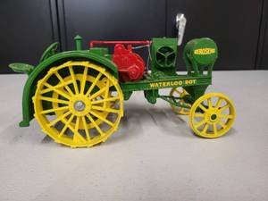lot 58 image: John Deere Waterloo Boy Tractor 116 Scale