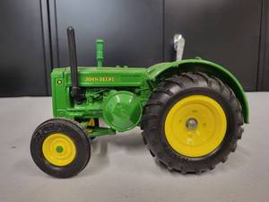 lot 61 image: John Deere Model D Tractor 116 Scale