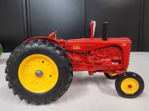lot 62 image: Massey-Harris Model 55 Tractor 116 Scale
