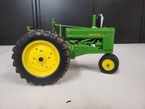 lot 63 image: John Deere Model A Tractor 116 Scale