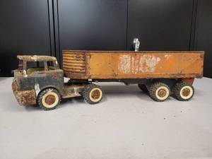 lot 74 image: Structo Tractor and Dump Trailer  Cylinder works Great